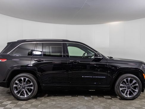 Used 2024 Jeep Grand Cherokee Overland w/ Luxury Tech Group IV AWD/4WD image 18