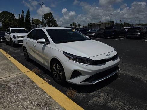 Certified 2023 Kia Forte LXS FWD image 1