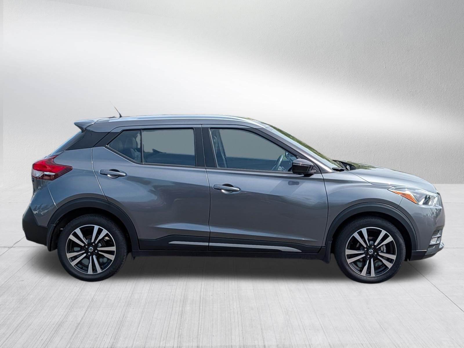 Used 2020 Nissan Kicks SR w/ SR Premium Package FWD image 8