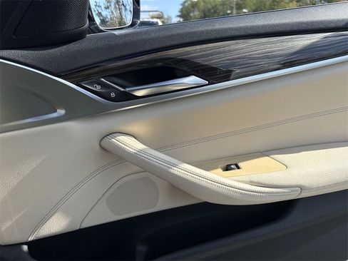 Used 2020 BMW 530i w/ Convenience Package image 24