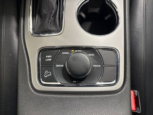 Used 2018 Jeep Grand Cherokee Limited image 30