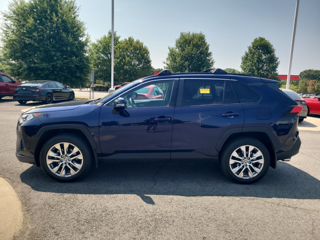 Used 2021 Toyota RAV4 XLE Premium FWD image 6