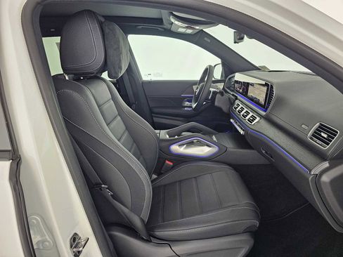 Used 2026 Mercedes-Benz GLS 580 4MATIC image 10