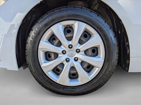 Used 2022 Toyota Corolla LE image 23