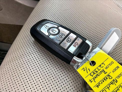 Used 2022 Lincoln Nautilus Reserve image 11