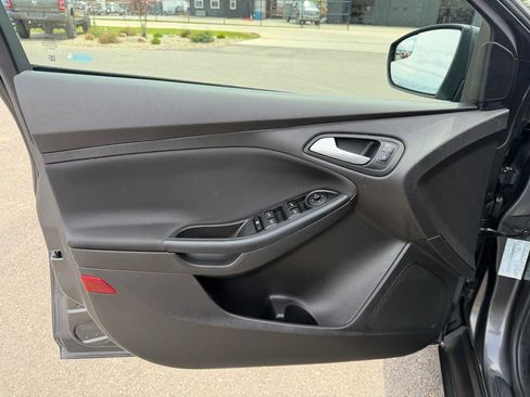 Used 2017 Ford Focus SE FWD image 8