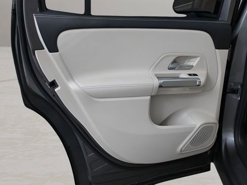 Used 2023 Mercedes-Benz GLB 250 image 11