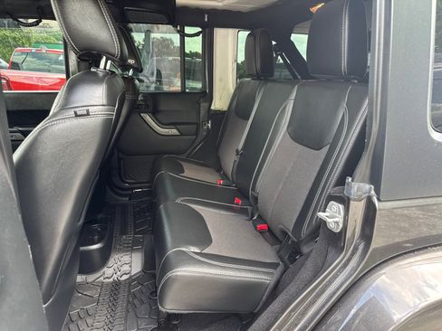 Used 2018 Jeep Wrangler Unlimited Sport AWD/4WD image 7