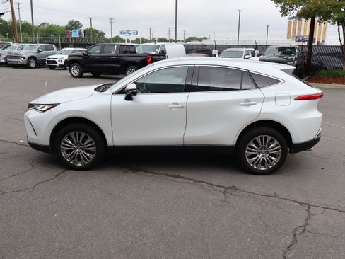 Used 2023 Toyota Venza XLE AWD/4WD image 18