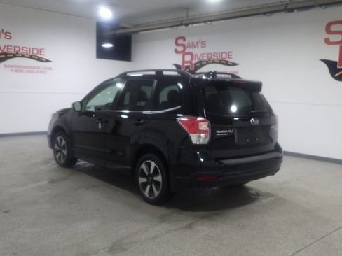 Used 2017 Subaru Forester 2.5i Limited AWD/4WD image 2
