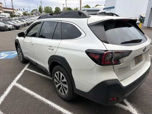 Used 2024 Subaru Outback Premium AWD/4WD image 6