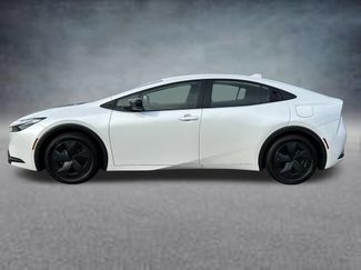 Used 2025 Toyota Prius LE FWD video 2