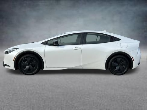 Used 2025 Toyota Prius LE FWD image 2
