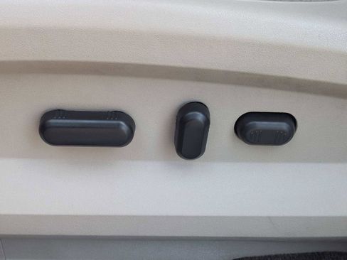 Used 2013 Ford Edge Limited w/ Driver Entry Pkg image 18