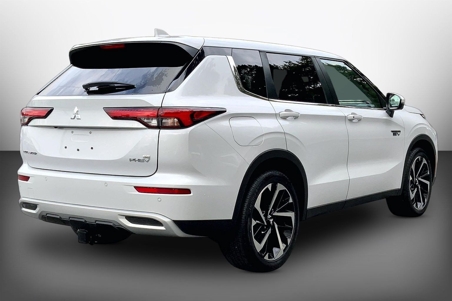 Used 2025 Mitsubishi Outlander 4WD Plug-In Hybrid image 14