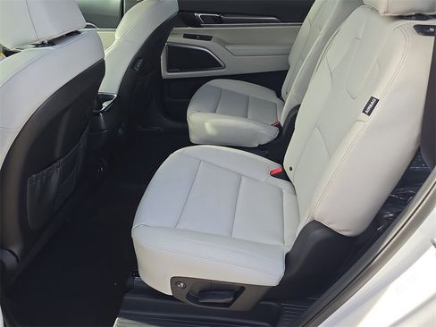New 2025 Kia Telluride S image 19