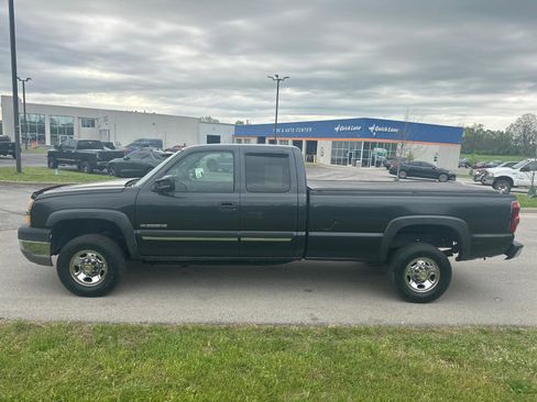 Used 2004 Chevrolet Silverado 2500 2WD Extended Cab image 3