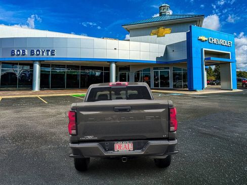Used 2024 Chevrolet Colorado LT w/ LT Convenience Package III AWD/4WD image 4
