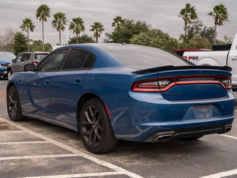 Used 2021 Dodge Charger SXT w/ Blacktop Package image 4
