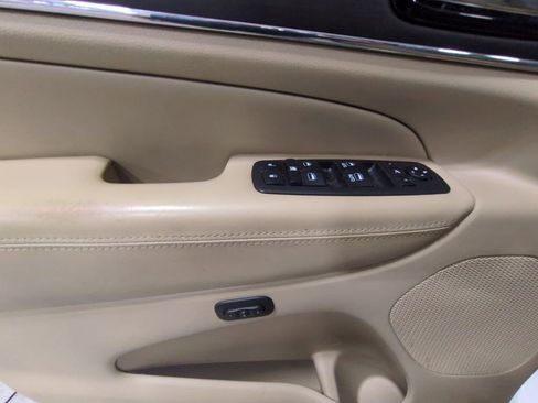 Used 2019 Jeep Grand Cherokee Overland image 12