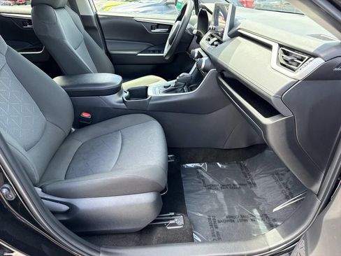 Used 2025 Toyota RAV4 XLE AWD/4WD image 25