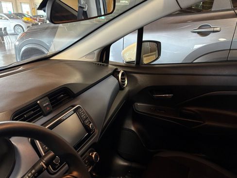 Used 2025 Nissan Versa SV FWD image 35