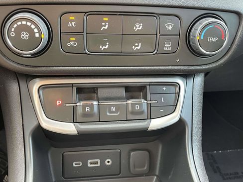 Used 2024 GMC Terrain SLE FWD image 29