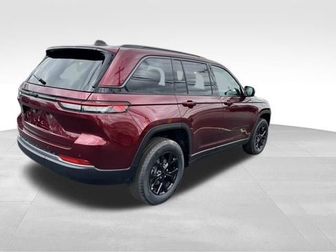 New 2026 Jeep Grand Cherokee Altitude image 7