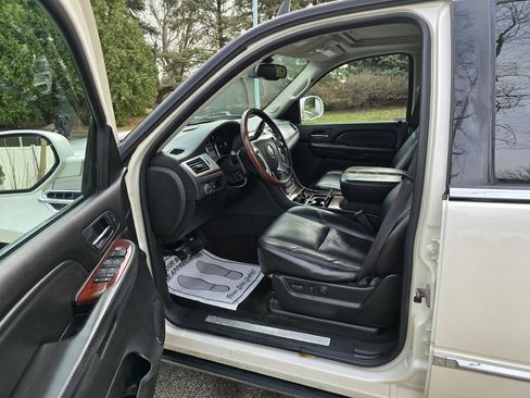 Used 2008 Cadillac Escalade AWD image 10