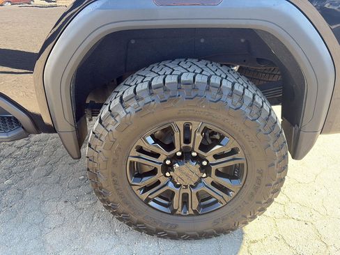 Used 2021 GMC Sierra 2500 Denali w/ Denali Black Diamond Edition image 10