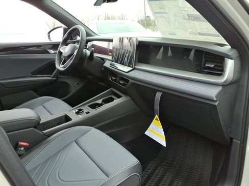 New 2026 Volkswagen Tiguan SE R-Line image 6