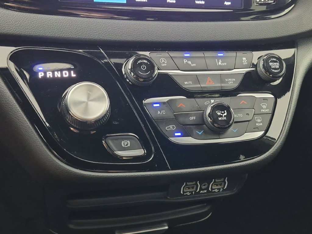 Used 2025 Chrysler Pacifica Select FWD image 25