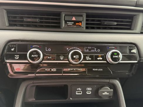 Used 2025 Honda Pilot Touring image 24
