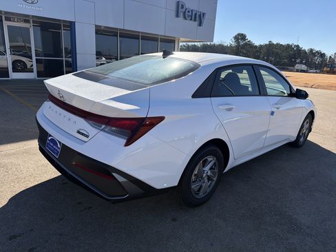 New 2026 Hyundai Elantra SE image 3