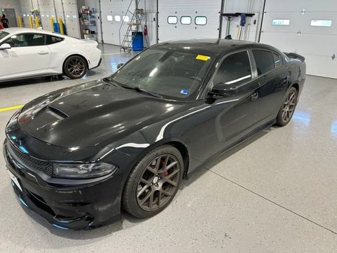 Used 2016 Dodge Charger R/T Scat Pack w/ Beats Audio Group RWD image 2