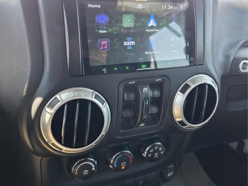 Used 2015 Jeep Wrangler Unlimited Rubicon w/ Connectivity Group AWD/4WD image 24