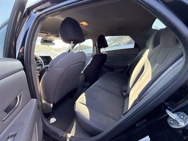 Used 2021 Hyundai Elantra SEL w/ Convenience Package FWD image 5