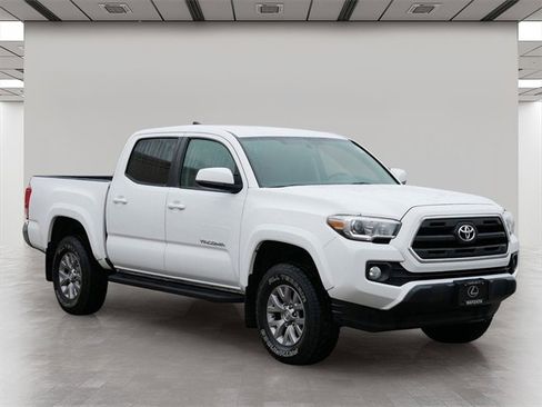 Used 2016 Toyota Tacoma SR5 image 1