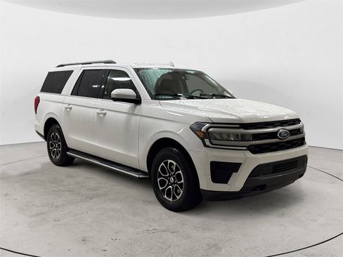 Used 2023 Ford Expedition Max XLT image 7