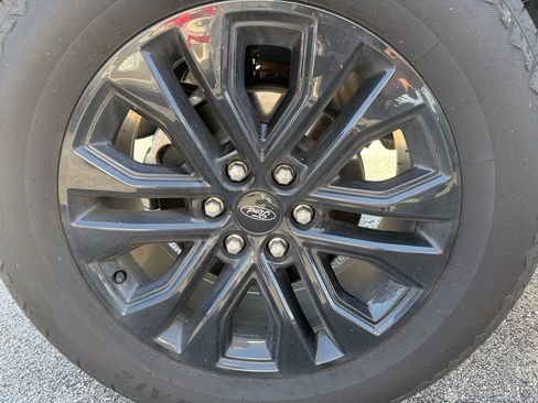 Used 2025 Ford F150 Lariat w/ Equipment Group 501A Mid AWD/4WD image 7