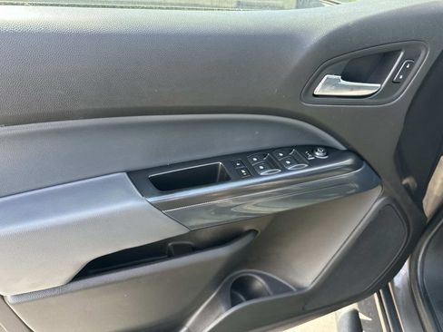 Used 2015 Chevrolet Colorado Z71 AWD/4WD image 15