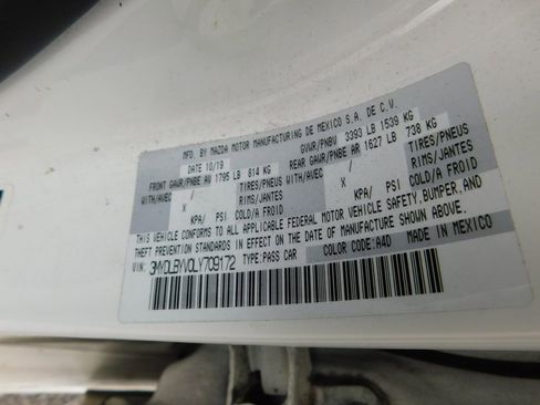 Used 2020 Toyota Yaris L image 11