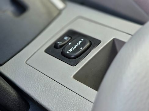 Used 2006 Toyota RAV4 2WD image 41