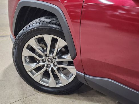 Used 2019 Toyota RAV4 XLE Premium image 23