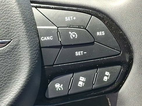 Used 2025 Chrysler Pacifica Limited FWD image 22