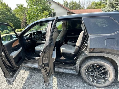Used 2026 Toyota Grand Highlander AWD image 9