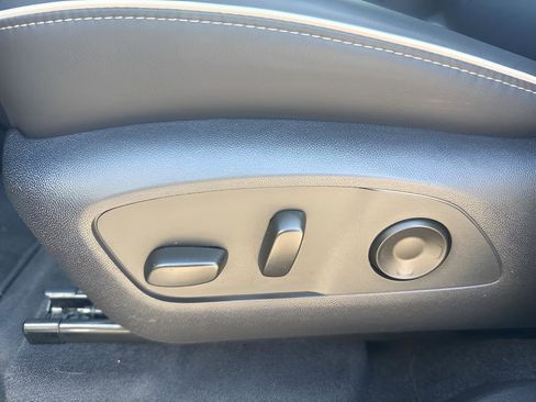 Used 2025 Buick Enclave Preferred image 13