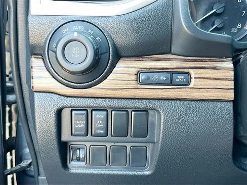 Used 2020 Nissan Titan SL w/ Moonroof Package RWD image 10