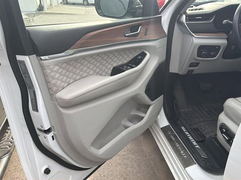 Used 2022 Jeep Grand Cherokee Summit image 9