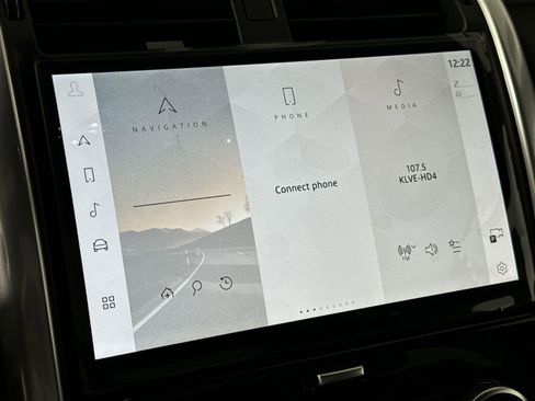 Certified 2025 Land Rover Discovery Dynamic SE image 15